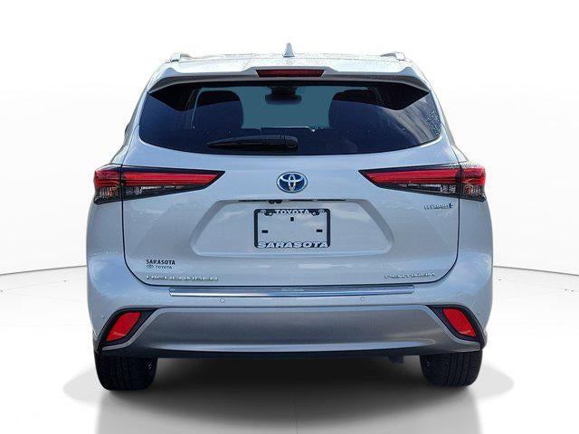 2023 Toyota Highlander Hybrid Platinum