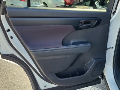 2025 Toyota Highlander LE