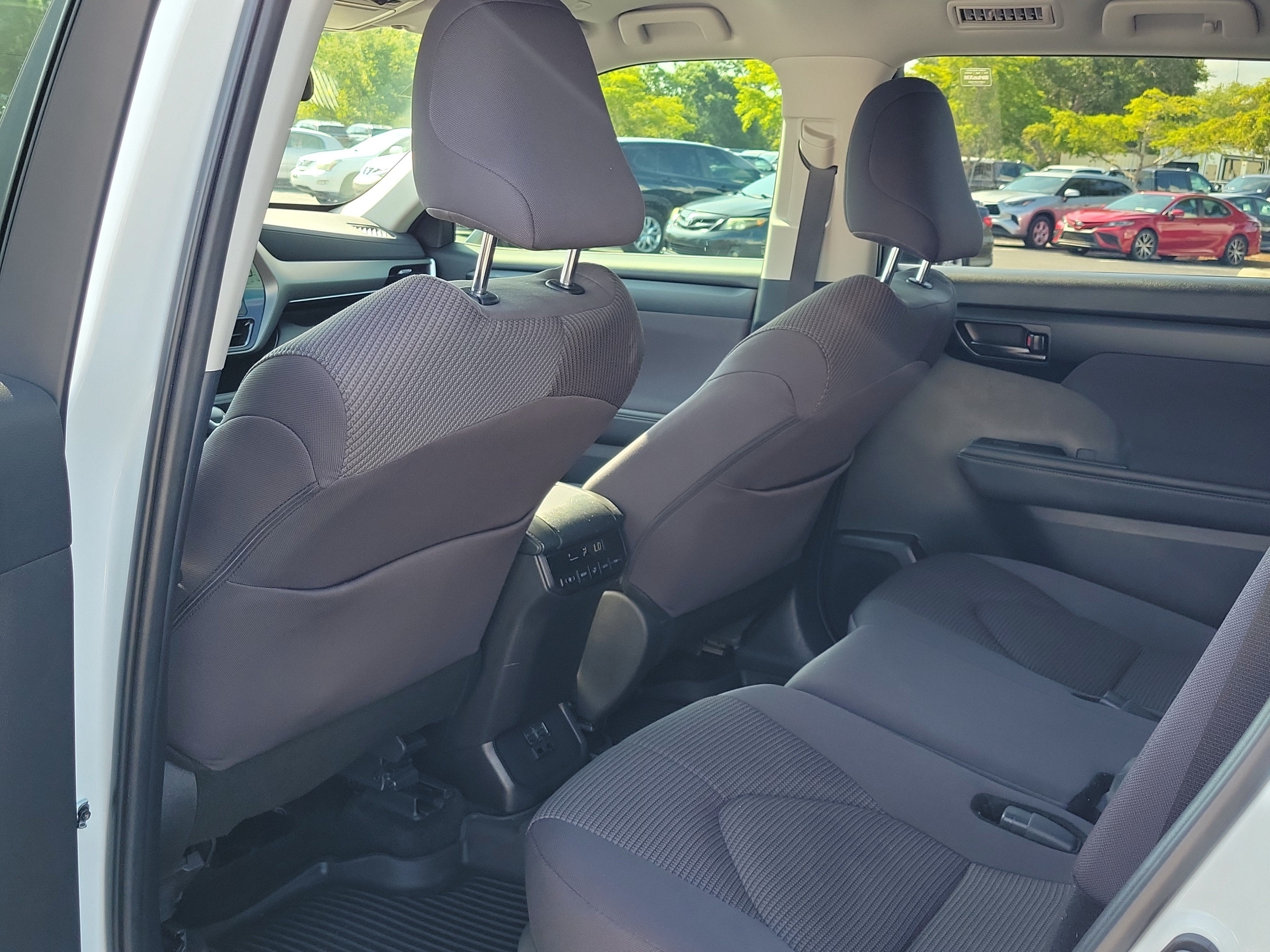 2025 Toyota Highlander LE
