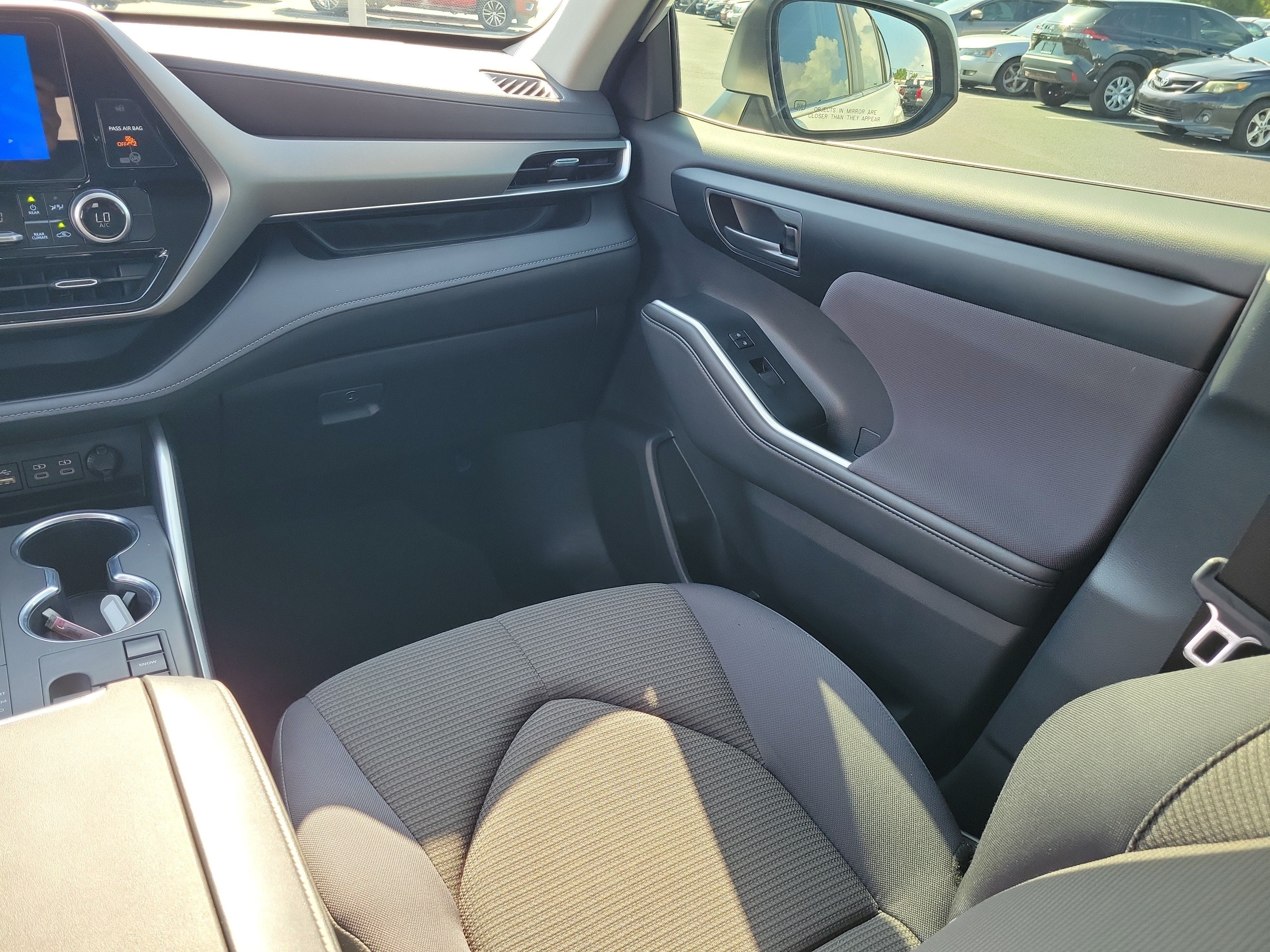 2025 Toyota Highlander LE
