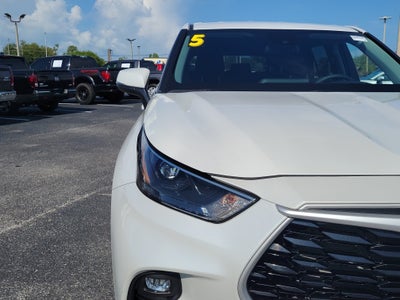 2025 Toyota Highlander LE