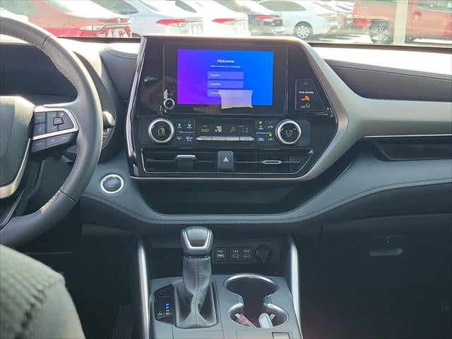 2025 Toyota Highlander LE