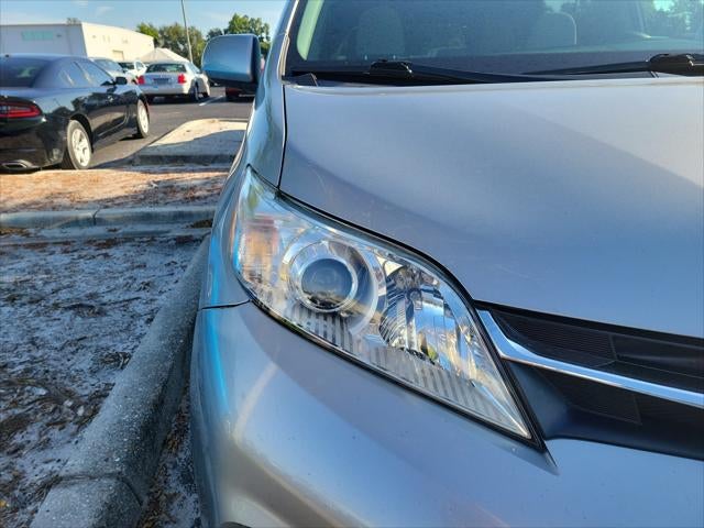 2020 Toyota Sienna LE
