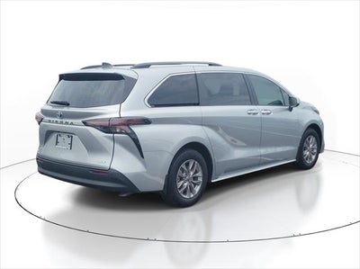 2025 Toyota Sienna XLE