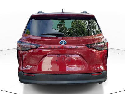 2025 Toyota Sienna XLE