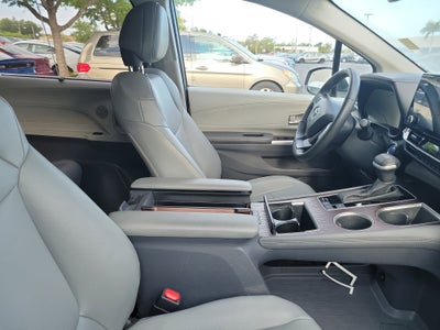 2023 Toyota Sienna XLE
