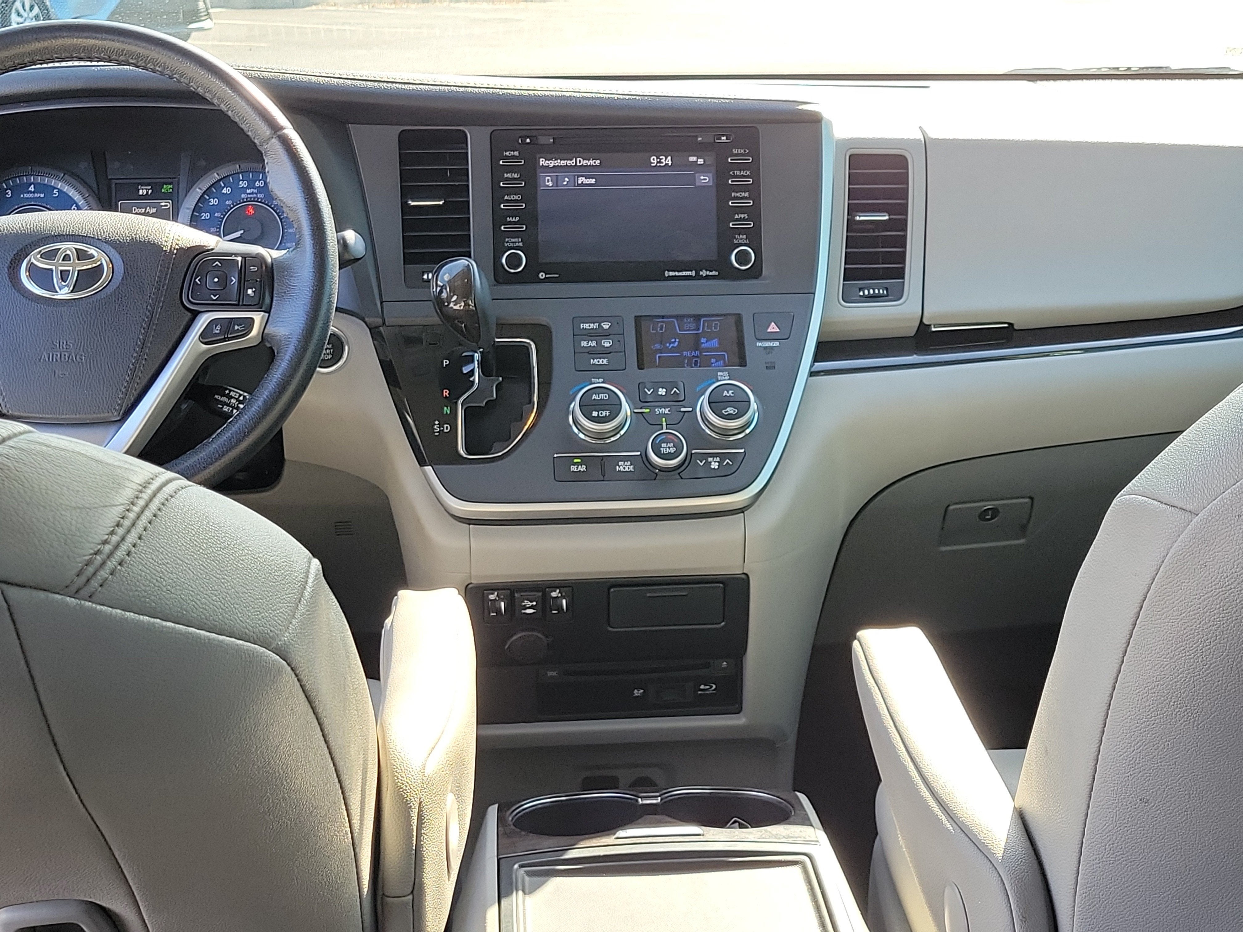 2020 Toyota Sienna XLE Premium