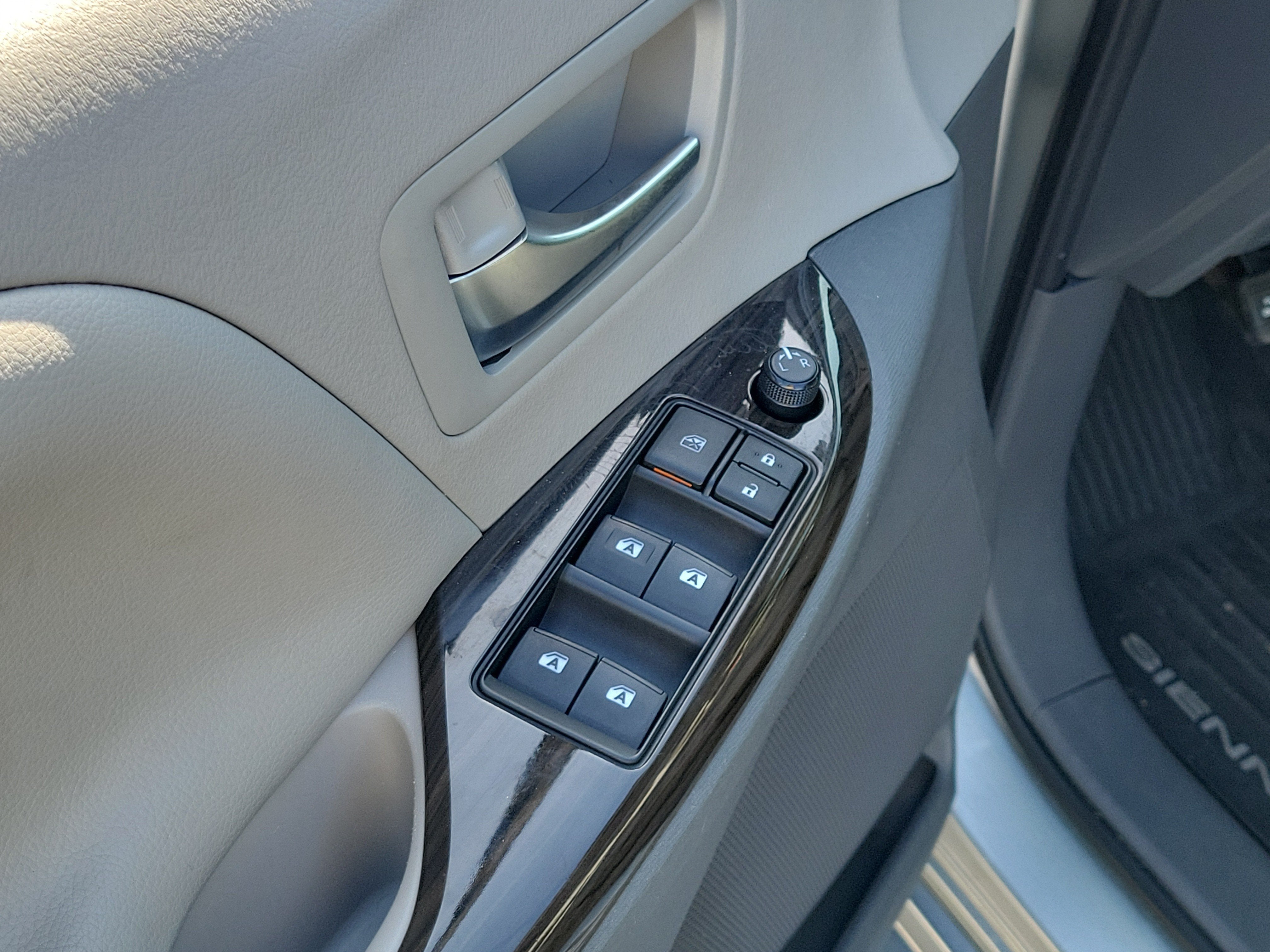 2020 Toyota Sienna XLE Premium