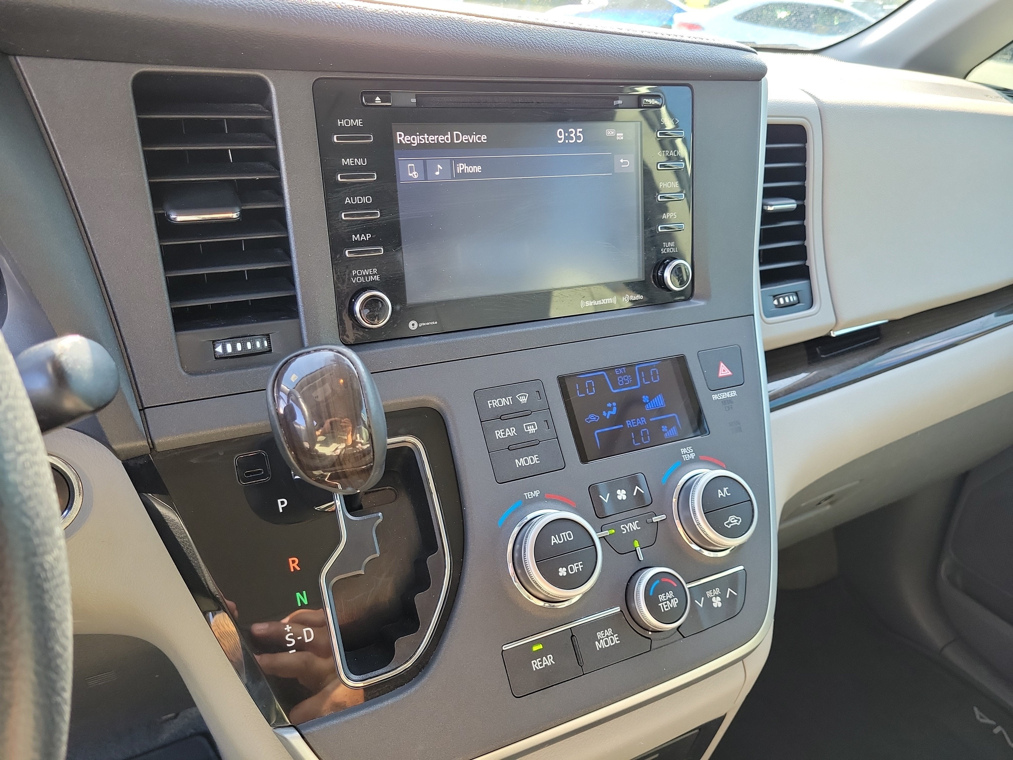 2020 Toyota Sienna XLE Premium