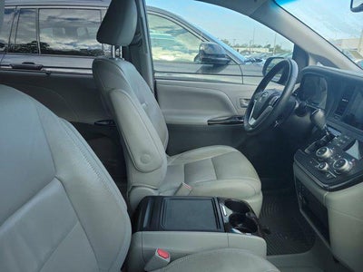 2017 Toyota Sienna XLE