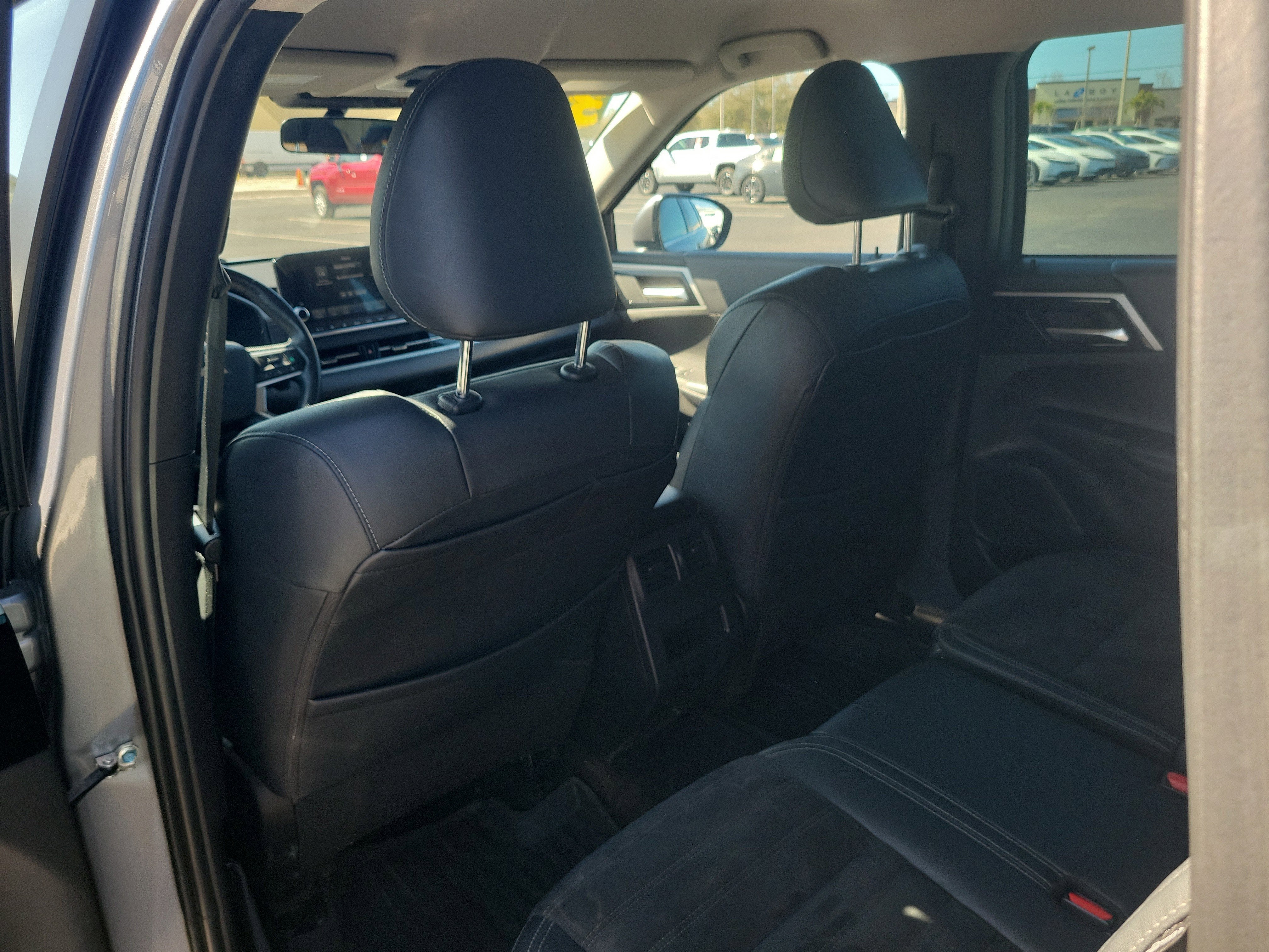 2023 Mitsubishi Outlander SE