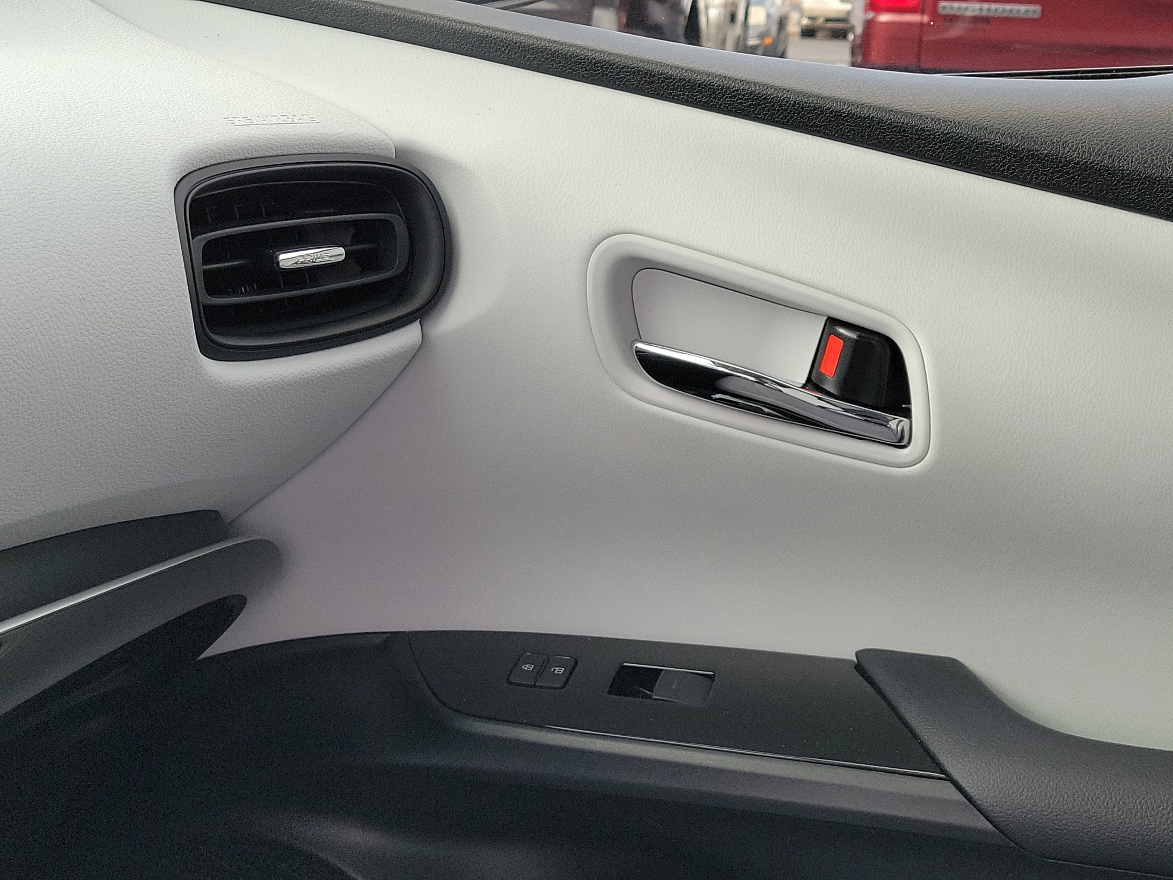 2021 Toyota Prius L