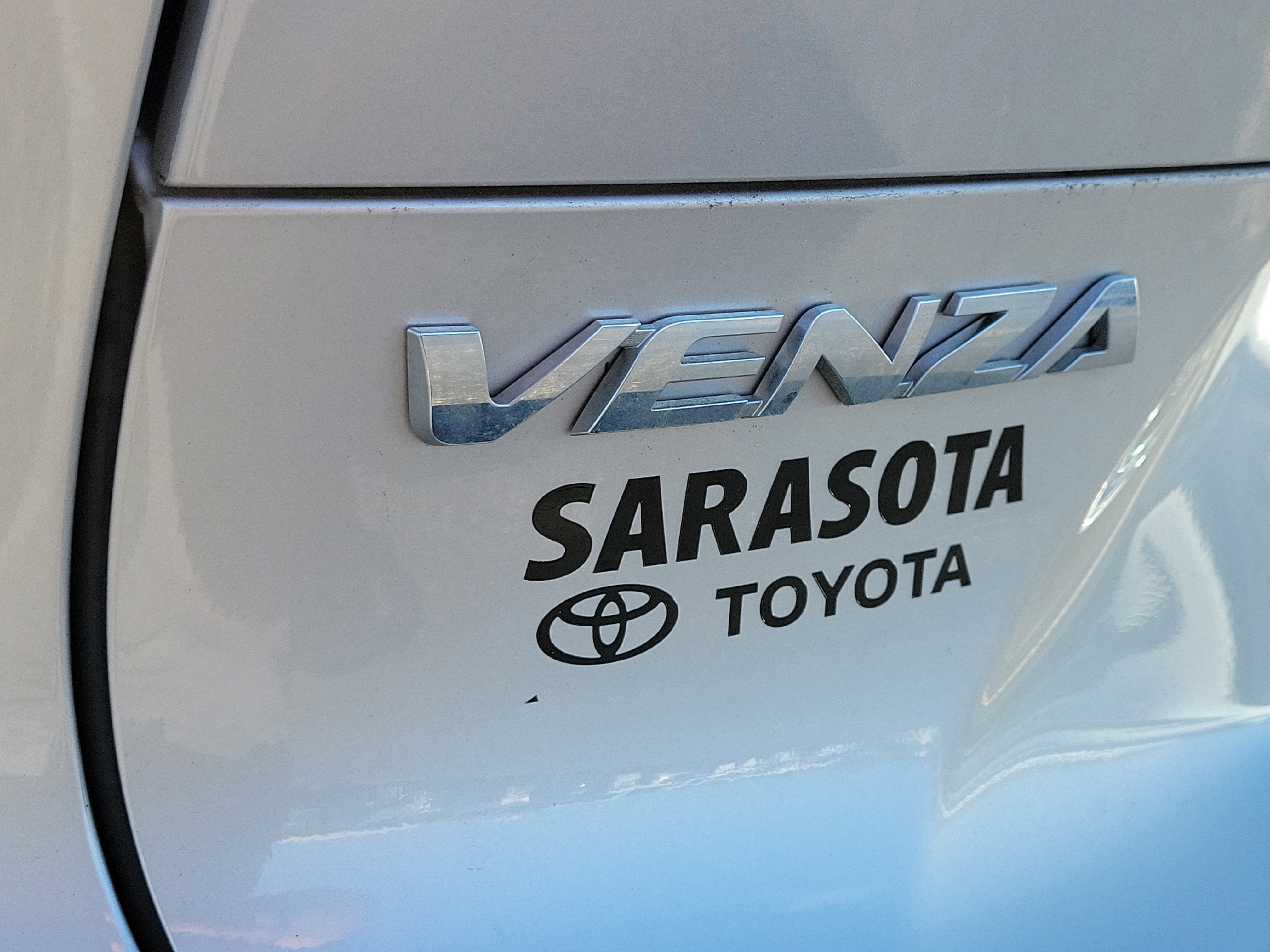 2023 Toyota Venza LE