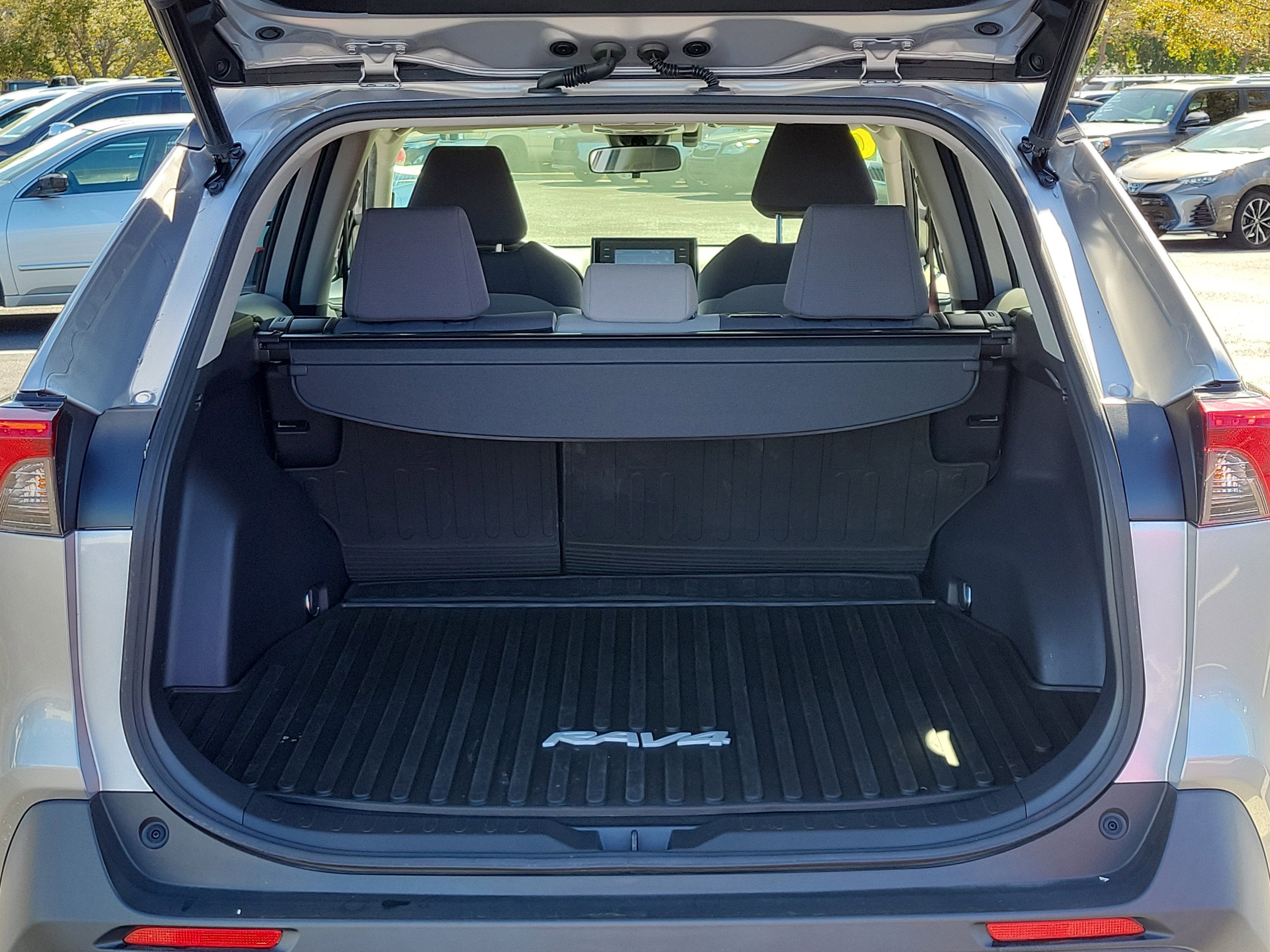 2020 Toyota RAV4 Hybrid XLE