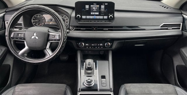 2023 Mitsubishi Outlander SE