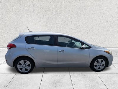 2016 Kia Forte 5-Door LX
