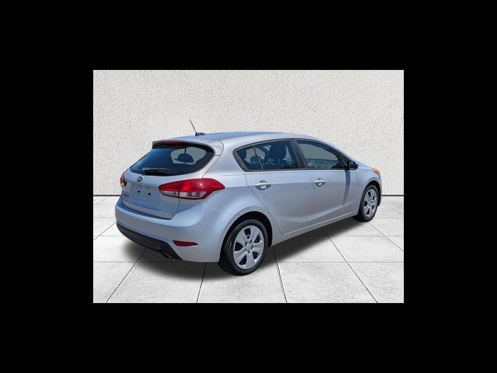 2016 Kia Forte 5-Door LX