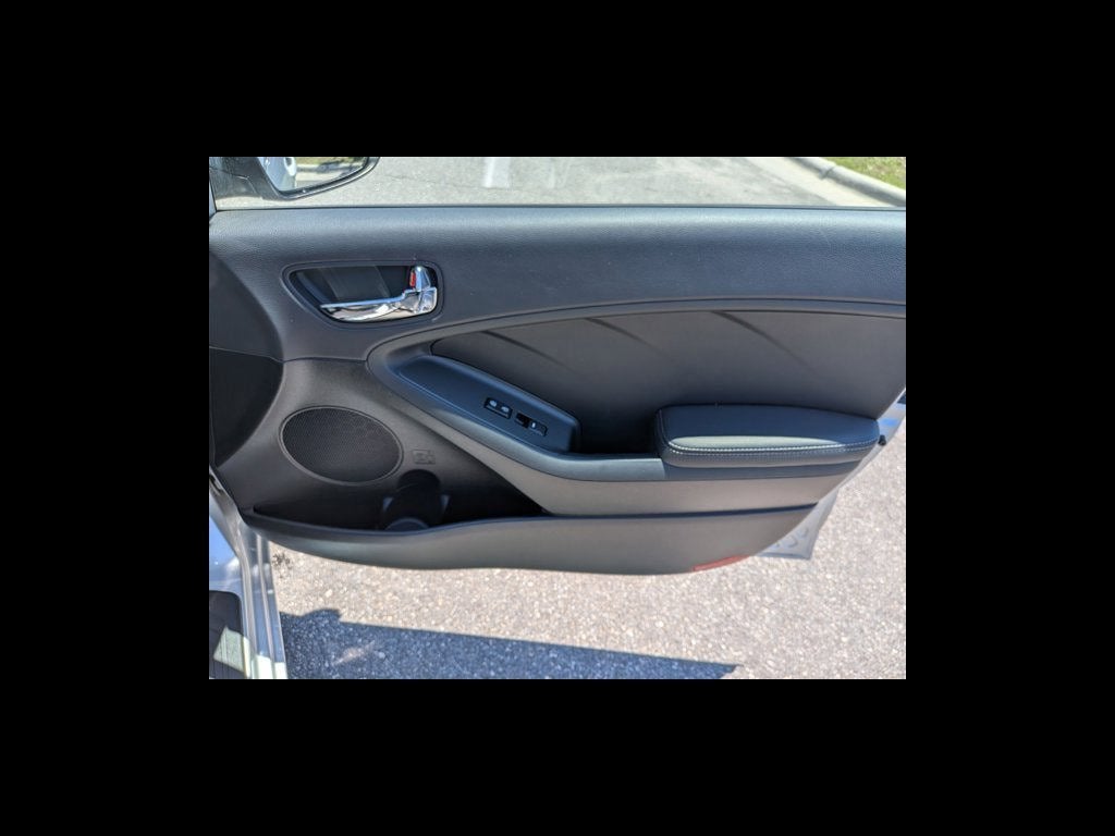 2016 Kia Forte 5-Door LX
