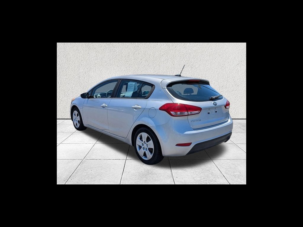 2016 Kia Forte 5-Door LX