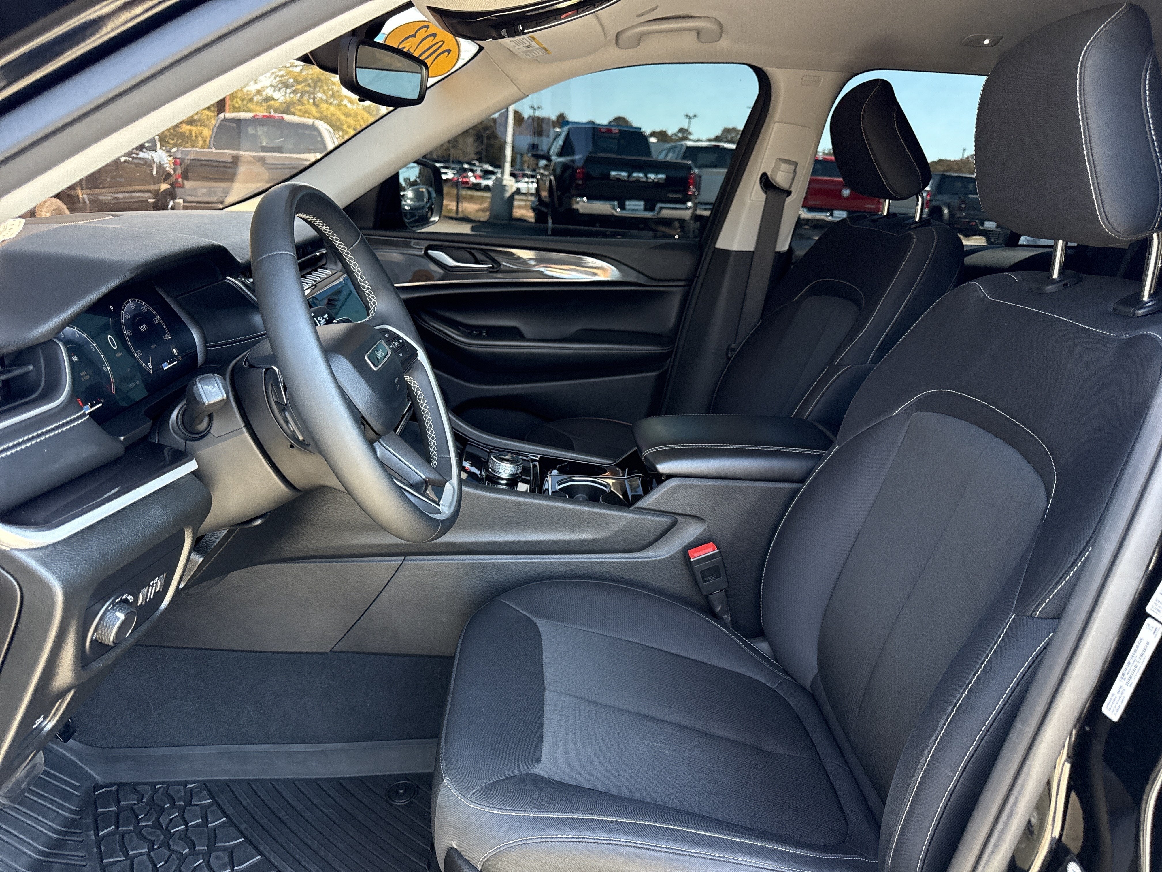 2023 Jeep Grand Cherokee Laredo