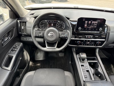 2023 Nissan Pathfinder SV