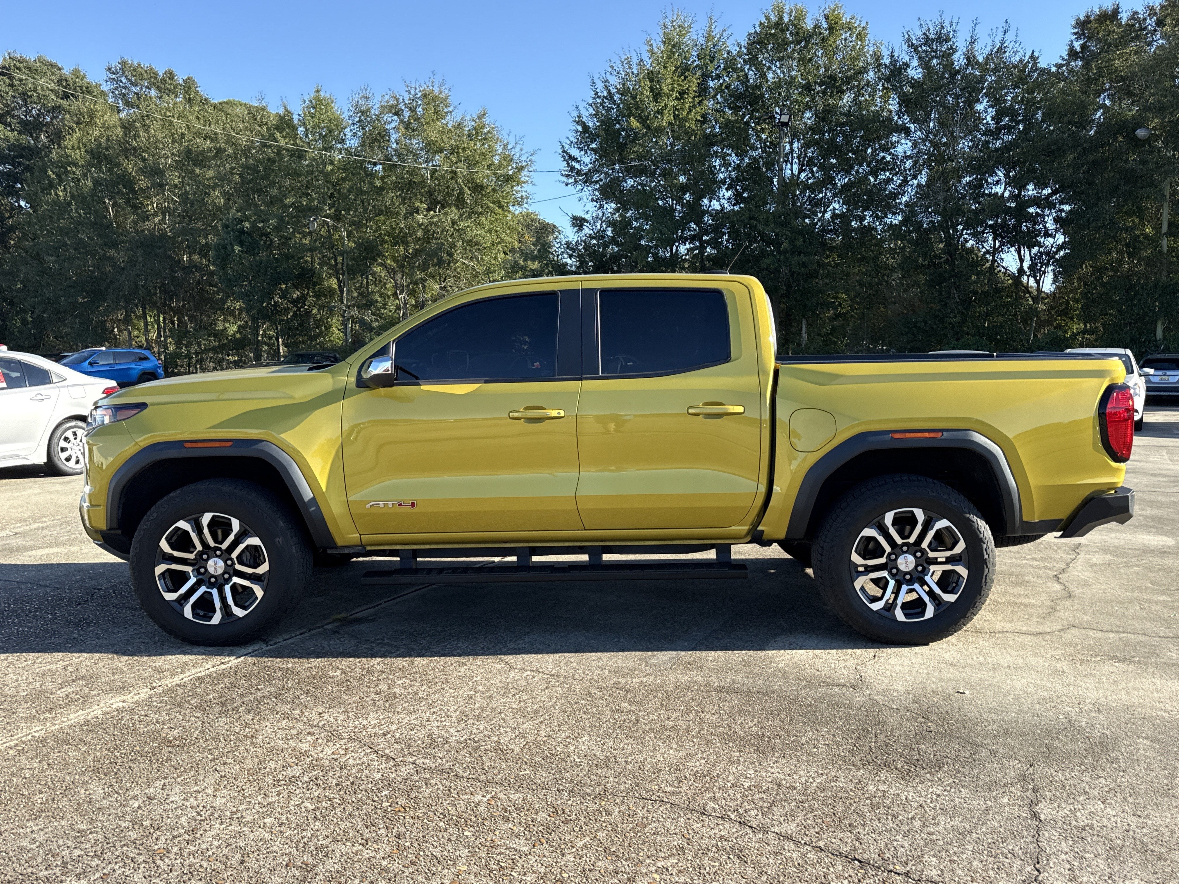 2024 GMC Canyon 4WD AT4
