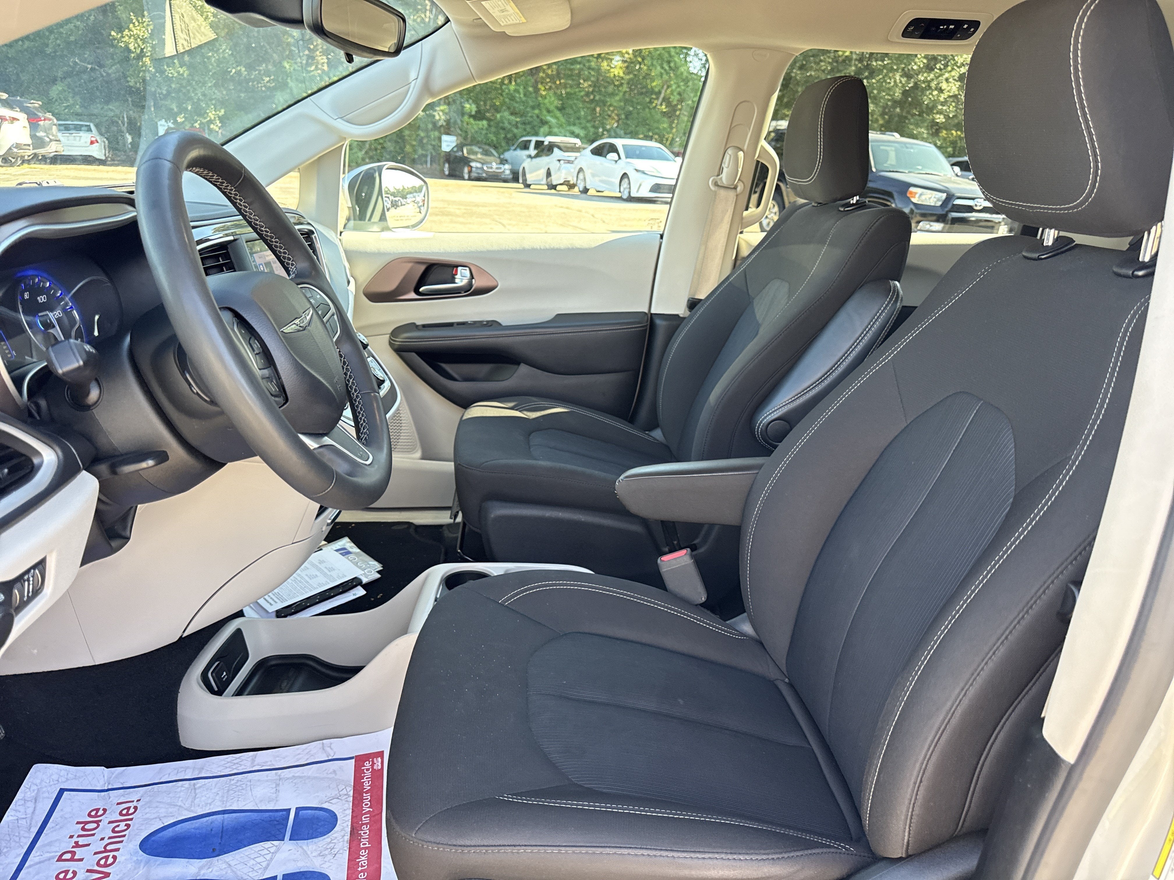 2023 Chrysler Voyager LX