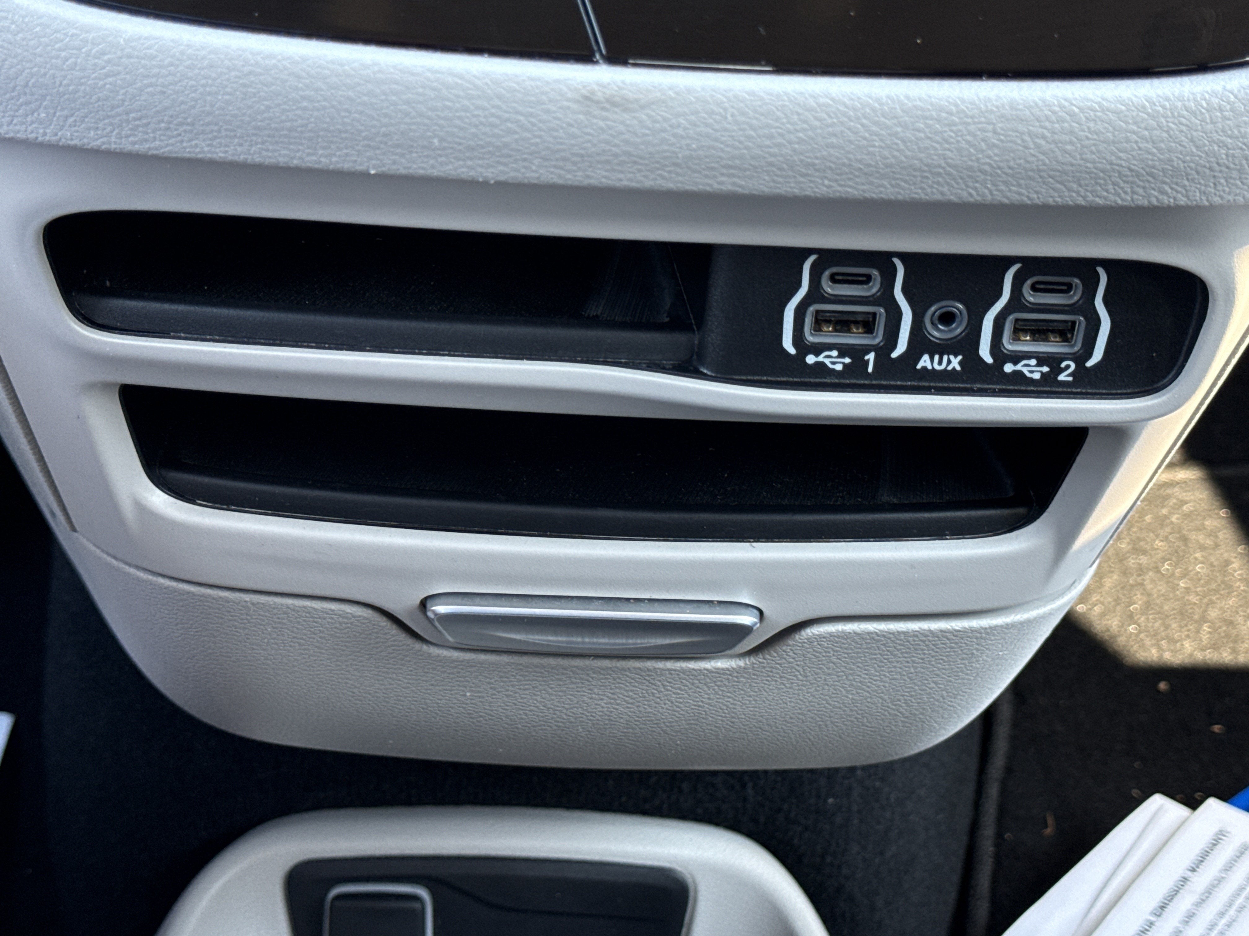 2023 Chrysler Voyager LX