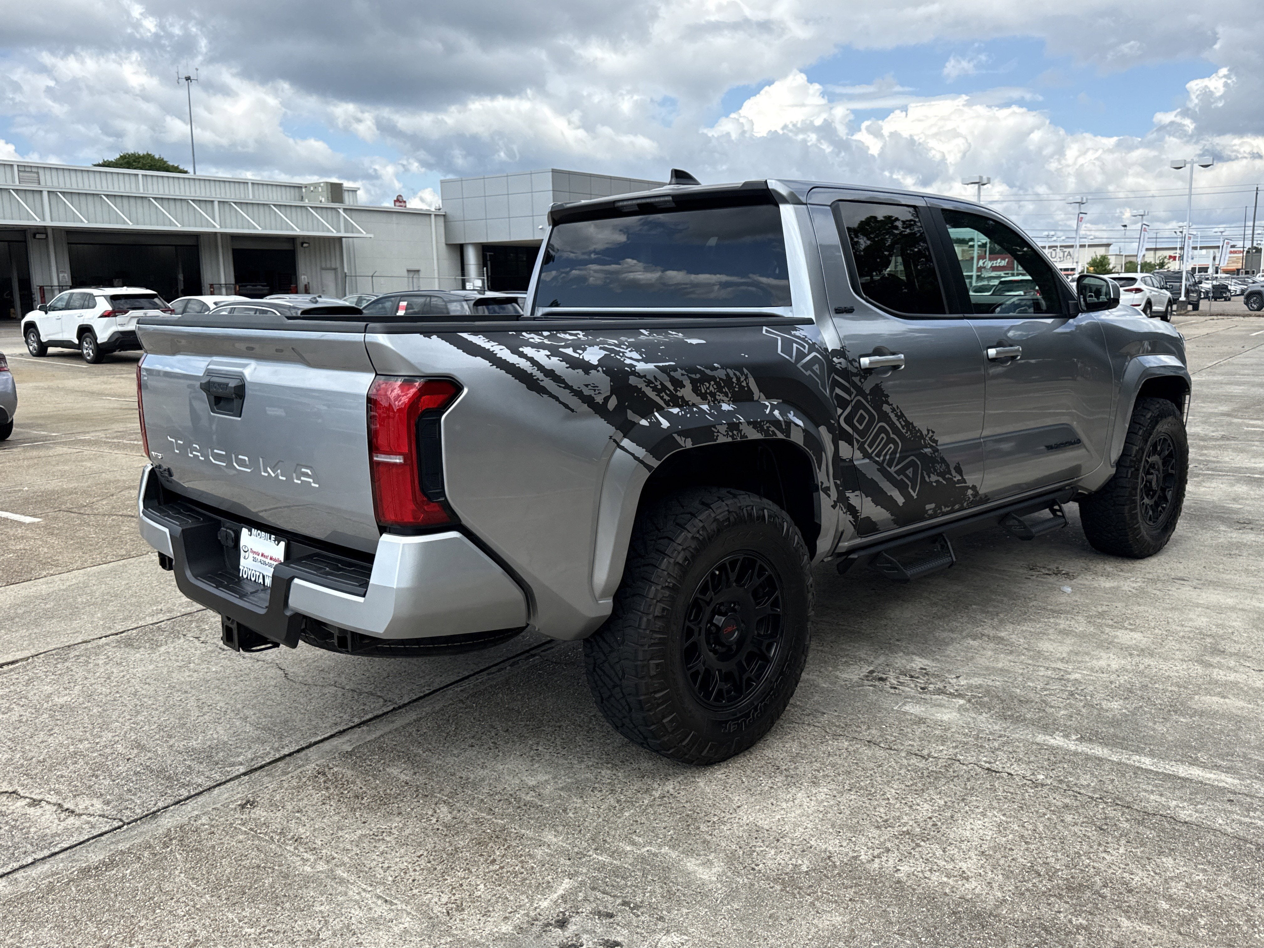 2025 Toyota Tacoma 4WD SR5