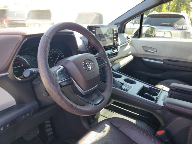2023 Toyota Sienna Platinum