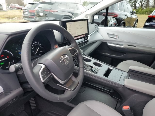 2025 Toyota Sienna XLE