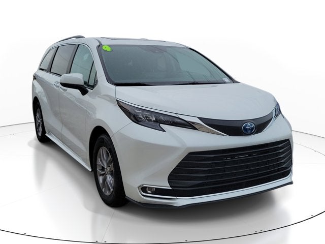 2024 Toyota Sienna XLE