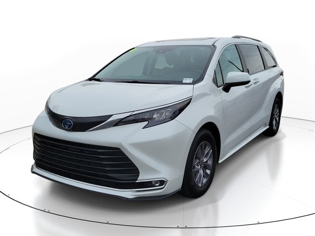2024 Toyota Sienna XLE