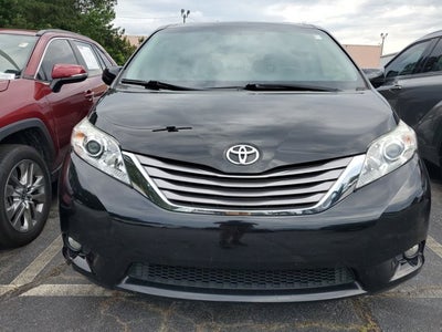 2017 Toyota Sienna XLE Auto Access Seat